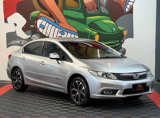 HONDA CIVIC 1.8 LXS 16V FLEX 4P AUTOMÁTICO HONDA CIVIC 1.8 LXS 16V FLEX 4P AUTOMÁTICO